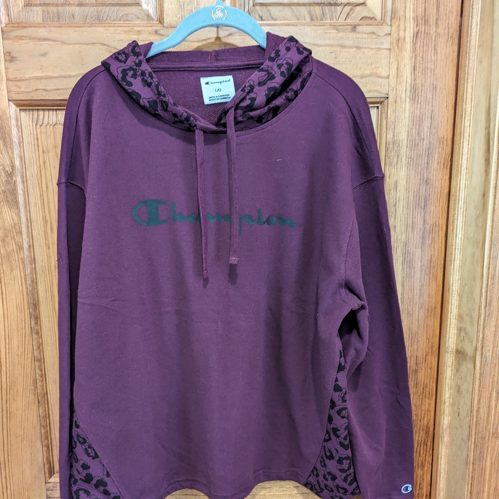 NWOT CHAMPION SWEATSHIRT